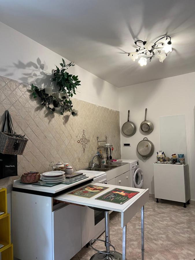 Casa Kamalei, Tra Plebiscito E Lungomare Apartment Naples Luaran gambar