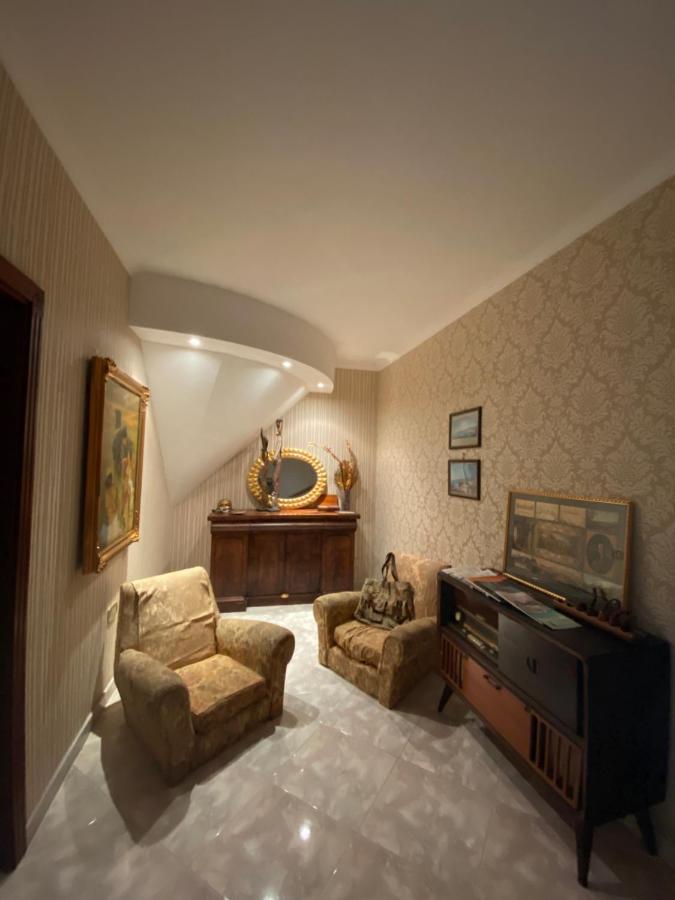 Casa Kamalei, Tra Plebiscito E Lungomare Apartment Naples Luaran gambar